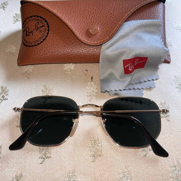 Ray-Ban Sunglasses amazing condition model code RB3548N 001/58 51-21. - Picture 7 of 9